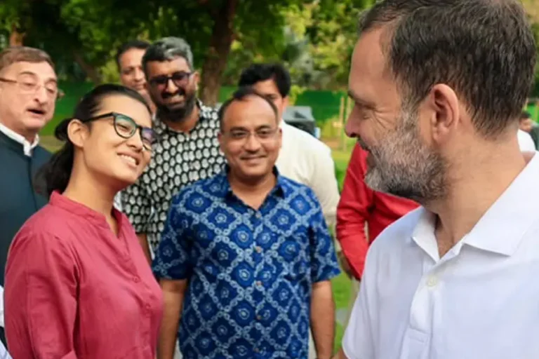 നേഹ ബോറയ്ക്ക് അമിത പരിഗണന, വാട്‌സ്ആപ്പ് ഗ്രൂപ്പിന്റെ പേര് മാറ്റി NSUI പ്രതിഷേധം, ഇടപെട്ട് രാഹുൽ ഗാന്ധി